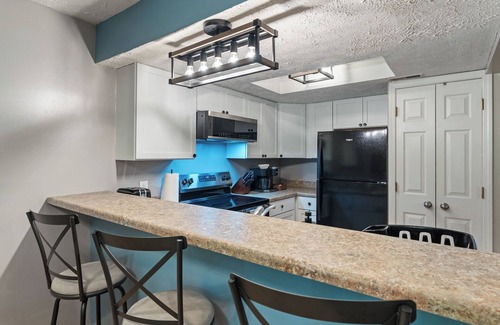 Avoca Condominio | Run Free Lake Escape-Cozy, Homey, Newly Renovated!