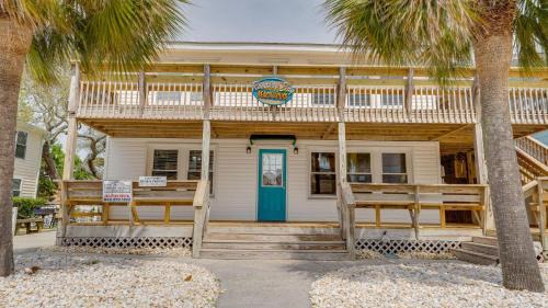 Crescent Beach Casa | Runaway Bay - 3rd Row - Beach House - Crescent Beach