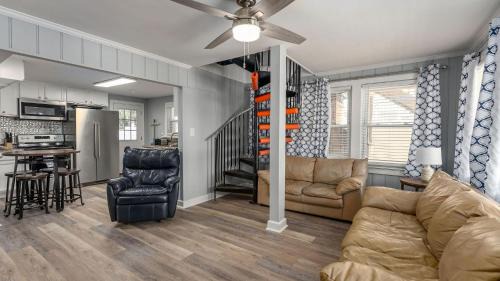 Crescent Beach Casa | Runaway Bay - 3rd Row - Beach House - Crescent Beach