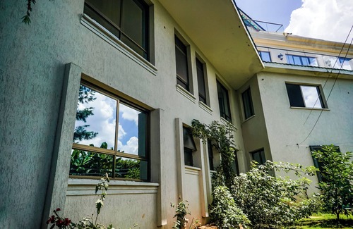 Nairobi Casa | Runda Spacious 7-bedroom townhome in welcoming Nairobi's best estate