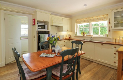 Duns Cabaña | RUNGLEE, pet friendly, country holiday cottage, with a garden in Duns