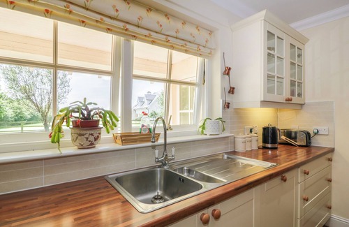 Duns Cabaña | RUNGLEE, pet friendly, country holiday cottage, with a garden in Duns