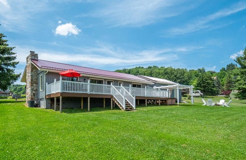 Paradise Point Casa | Runnin' Down a Dream: Nearby Lake Access, Dog Friendly w/ Hot Tub