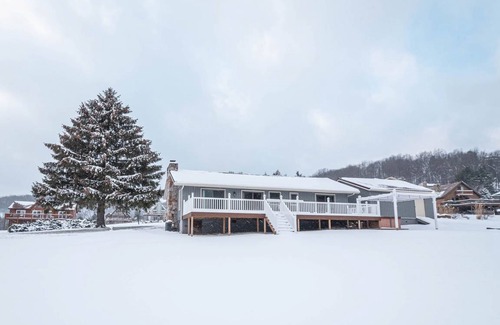 Paradise Point Casa | Runnin' Down a Dream: Nearby Lake Access, Dog Friendly w/ Hot Tub