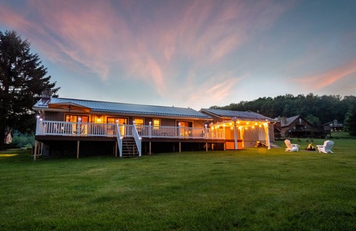 Paradise Point Casa | Runnin' Down a Dream: Nearby Lake Access, Dog Friendly w/ Hot Tub