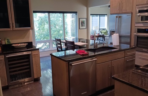 Klamath Falls Casa | Running Y custom single level home with large deck for relaxing.