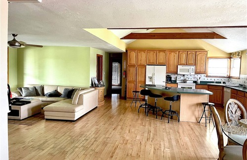 Gasport Casa | Rural 4 bedroom stay!