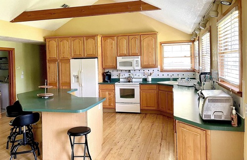 Gasport Casa | Rural 4 bedroom stay!