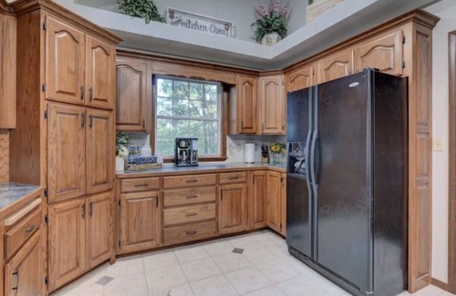 Powell Cabina | Rural 6 bedroom cabin - With a Hot Tub!