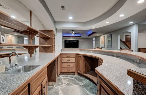 Powell Cabina | Rural 6 bedroom cabin - With a Hot Tub!