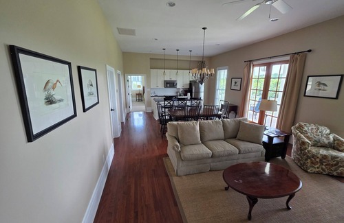 Farmville Cabaña | Rural and charming 2-bedroom cottage near H-SC and Longwood