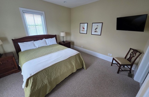 Farmville Cabaña | Rural and charming 2-bedroom cottage near H-SC and Longwood