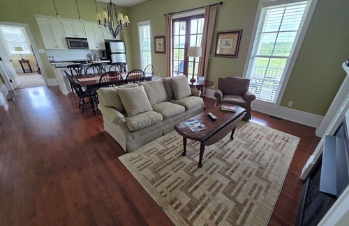 Farmville Cabaña | Rural and Charming 2-bedroom cottage near Hampden-Sydney and Longwood