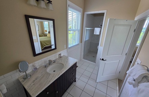 Farmville Cabaña | Rural and Charming 2-bedroom cottage near Hampden-Sydney and Longwood