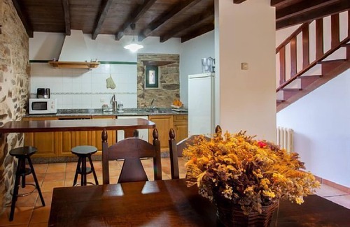 Figueras (Castropol) Cabaña | Apartamento rural para 4 con hermosas vistas a la montaña y a la Ría del Eo.
