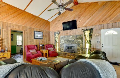 Scranton Casa | Rural Arkansas Vacation Rental with Lake Access