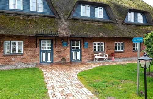 Bosdorf Apartamento | Encanto rural, vida moderna bajo techo de paja en la antigua granja