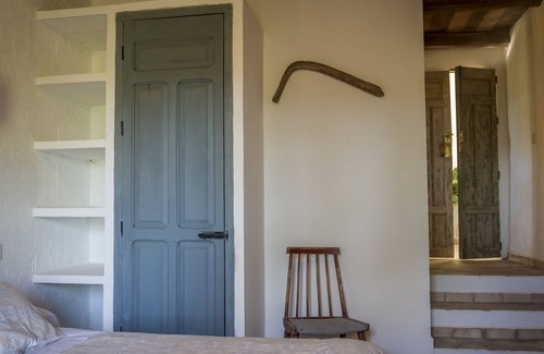 Jabugo Cabaña | Antiguo zarzo restaurado junto a varios senderos