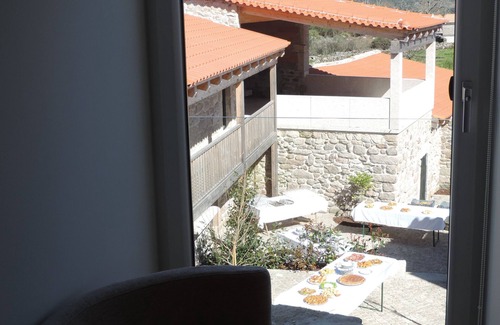 Sernancelhe Casa | casa de campo rural, restaurada modernamente, con 1 habitación, junto al río Duero
