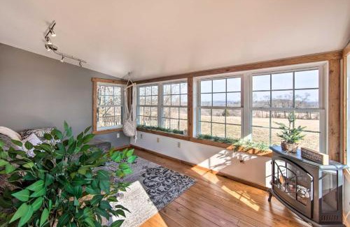 Mount Pleasant Mills Casa | Rural Dutch Country Retreat - Private Hot Tub
