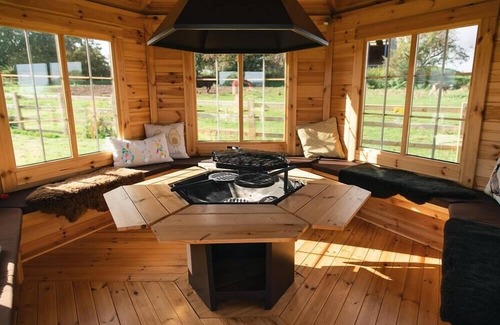 Tamworth Cabina | Estándar-Hot Tub-Pet Free-Cabaña-Baño con ducha