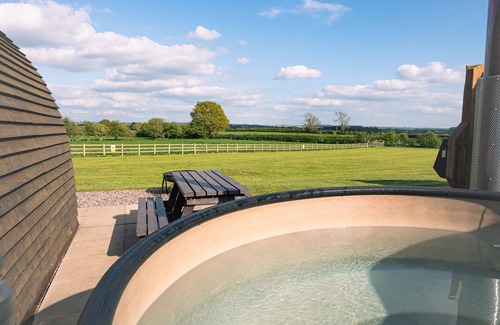 Tamworth Cabina | Estándar-Hot Tub-Pet Free-Cabaña-Baño con ducha