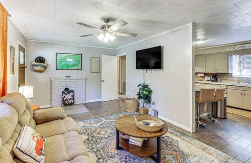 Royal Casa | Rural Escape Near Lake Ouachita w/ Gas Grill!