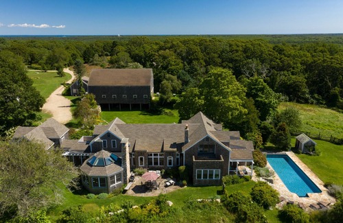 Vineyard Haven Casa | Rural Farm Location close to Town
