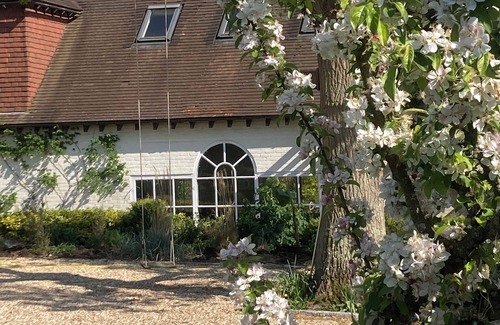 Barns Green Apartamento | Rural farm stay- apartment with indoor heated swimming pool, terrace and garden