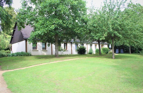 Asnieres sur Vegre Cabaña | Familiar-Gîte-2 Bedrooms with 2-Baño con ducha