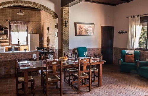 La Lantejuela Casa | Casa de vacaciones rural 'Villa Lucrecia' con piscina y Wi-Fi
