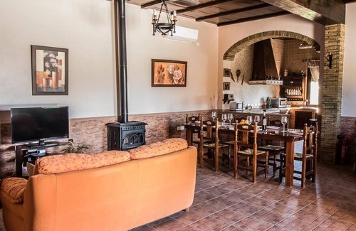 La Lantejuela Casa | Casa de vacaciones rural 'Villa Lucrecia' con piscina y Wi-Fi
