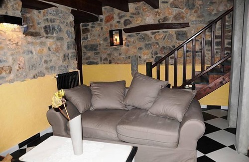 Villafeliz de Babia Cabaña | Rural house Between Babia and the moon Stars for 4-6 people