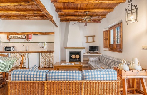 La Zubia Casa | Casa rural 'Casa Rural El Corral' con vistas a la montaña, piscina compartida y Wi-Fi