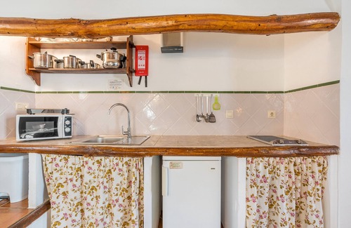 La Zubia Casa | Casa rural 'Casa Rural El Corral' con vistas a la montaña, piscina compartida y Wi-Fi