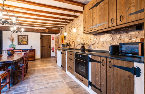 Vilafranca Casa | Casa rural 'Masía La Parreta' con vistas a la montaña, terraza privada y jardín privado