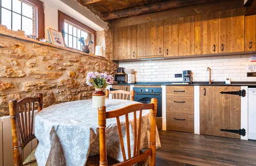 Vilafranca Casa | Casa rural 'Masía La Parreta' con vistas a la montaña, terraza privada y jardín privado
