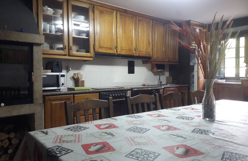 Merza Cabaña | Casa rural integra hasta 12 pers en el centro de Galicia prox a Santiago