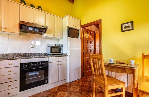 Llenín Casa | Casa rural 'La Casita De Heidi' con vistas a la montaña, terraza privada y Wi-Fi