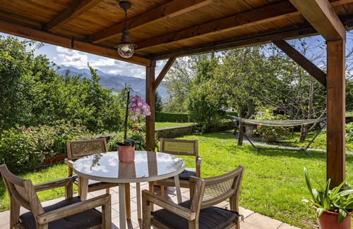 Llenín Casa | Casa rural 'La Casita De Heidi' con vistas a la montaña, terraza privada y Wi-Fi