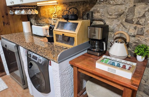 Sant Guim de la Plana Casa | Casa rural 'La Rectoria De Vicfred' con vistas a la montaña, Wi-Fi y aire acondicionado
