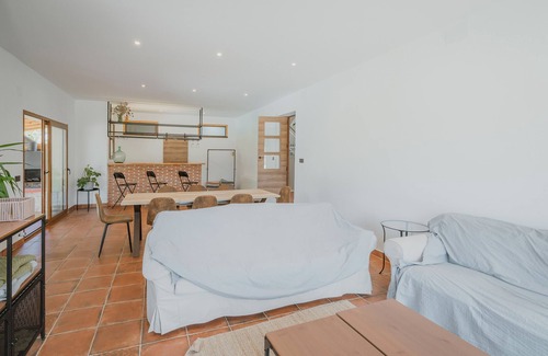 Torrecaballeros Casa | Casa Rural 'Rural Torrecaballeros' con Vista a la Montaña, Piscina Privada y Wi-Fi