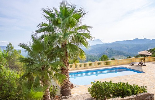 Murla Cama Y Desayuno | Casa rural con vistas preciosas y piscina, habitación Campell