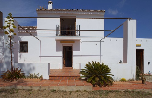 Río Velez Cabaña | Casa rural con piscina. Vistas al mar y la montaña.