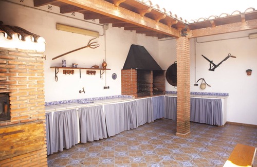 Río Velez Cabaña | Casa rural con piscina. Vistas al mar y la montaña.