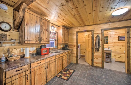 Putnam County Cabina | Rural Powersville Retreat w/ Lake Access & Porch!