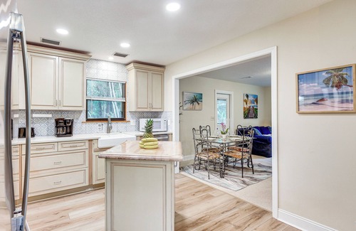 Fruit Cove Cabaña | Rural Retreat! Florida Cottage w/ Screened Patio