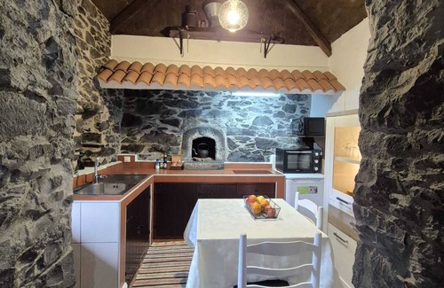 Camacha Casa | Turismo Rural - Bosque Laurissilva, parque natural - 8km de la playa - Free Wifi