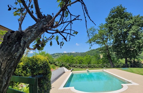 Gualdo Villa | Villa rural con vistas a Gualdo y montañas, piscina privada, terraza en el techo