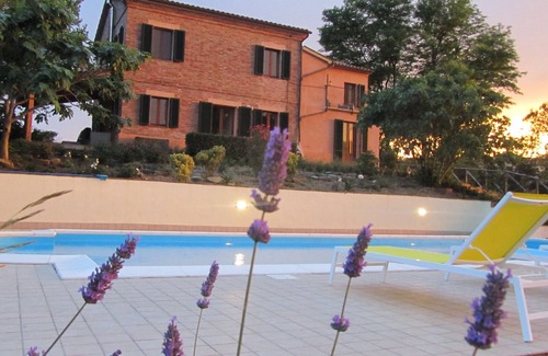 Gualdo Villa | Villa rural con vistas a Gualdo y montañas, piscina privada, terraza en el techo